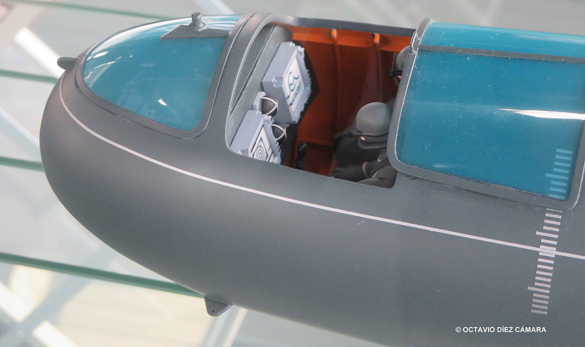 Dos tripulantes se ubican en la parte delantera y cuentan con sendos puestos desde los que ejercen el control del Triton-2.   (Octavio Dez Cmara) 